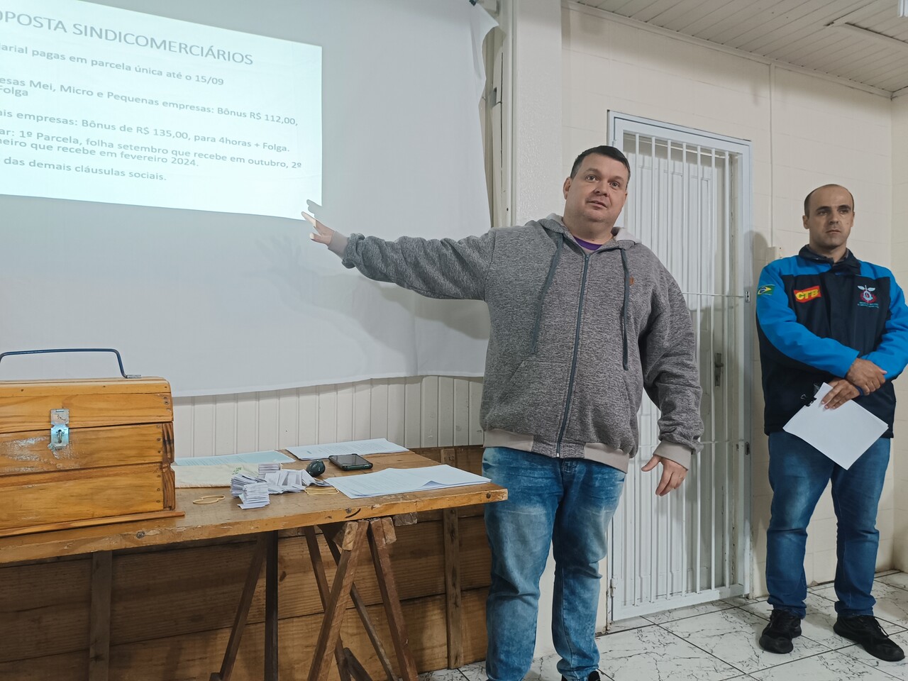 Comerciários reprovam proposta patronal para trabalho aos feriados